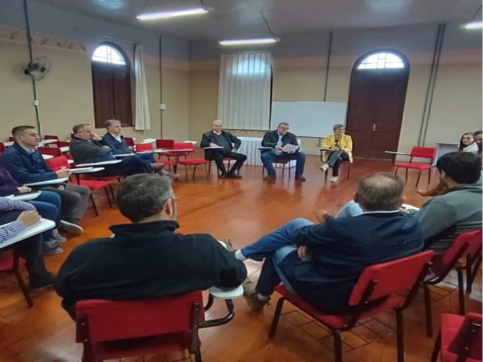 Reunião sobre drenagem urbana e recuperação das galerias do município.
