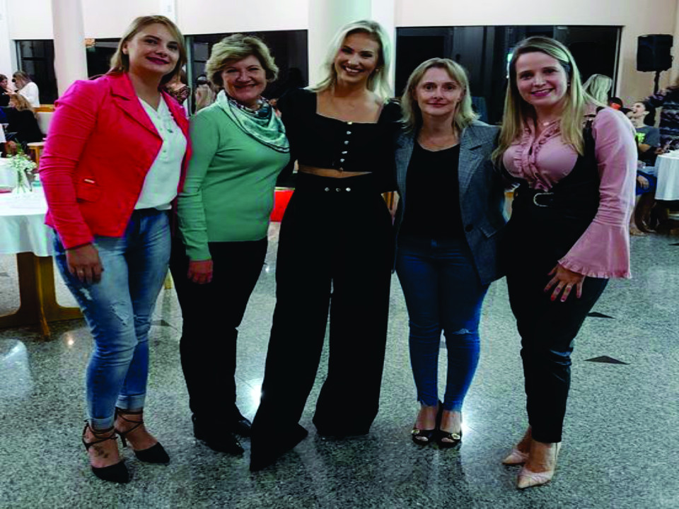 CDL PARTICIPA DE HOMENAGEM AO DIA DA MULHER PROMOVIDO PELA  SGP