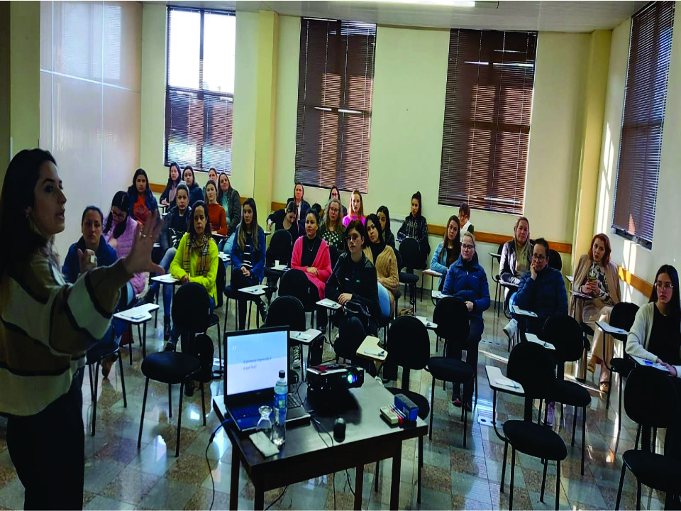 Curso de Vitrine com o tema ”Criando experiências através das vitrines Temáticas”