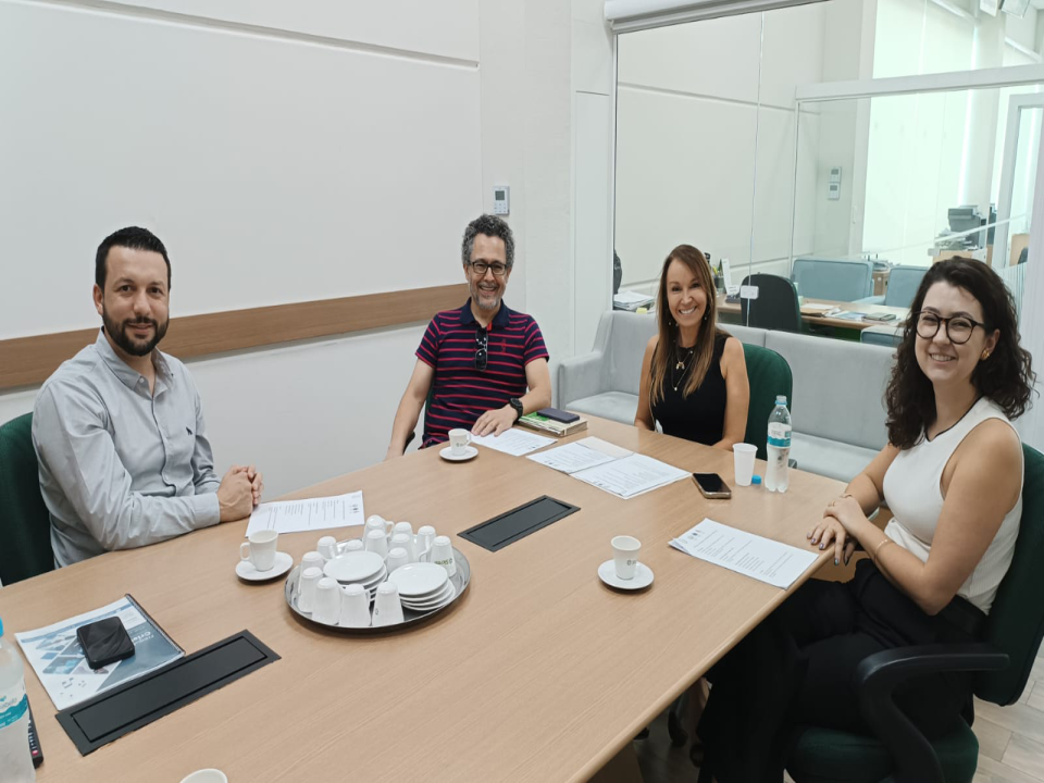 Reunião com representantes da Associação Cidades Irmãs.