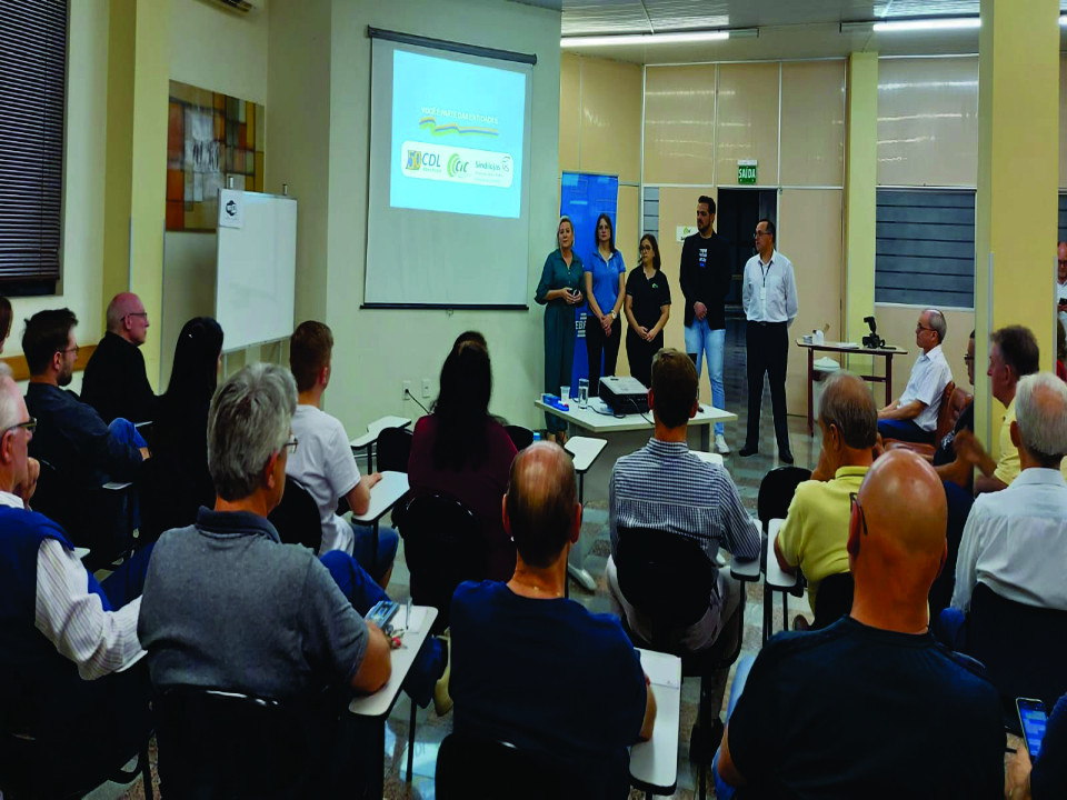 Entidades  CDL, CIC e SINDILOJAS apresentam  pesquisa aos empresários.